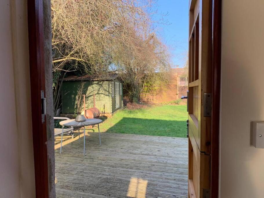 River Cabin Retreat Shepperton Εξωτερικό φωτογραφία